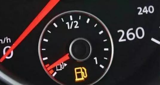 摩托车油表针不会动了怎么回事,加了30元油油表没变化