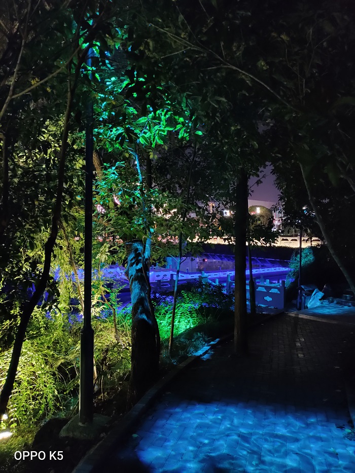 OPPOK5开箱上手:6400万超清四摄+30W闪充赛博金属意外好看