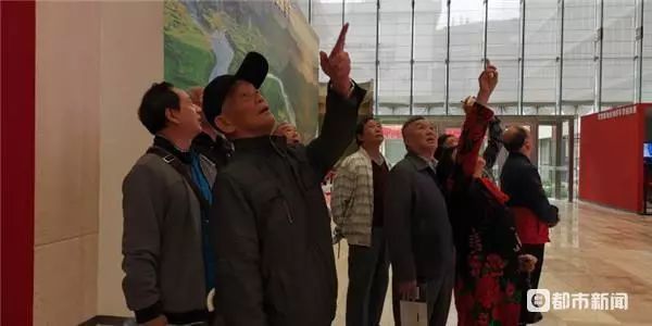 “这是我们造的飞机！”30多名“老三线”贵航人参观贵州成就展