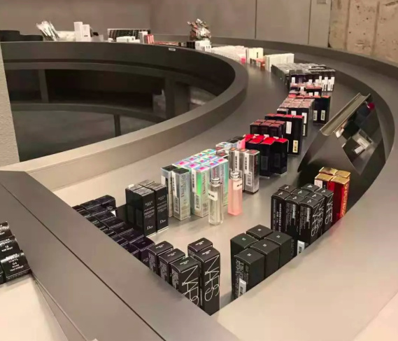 焦点分析,三里屯一家仓储美妆店