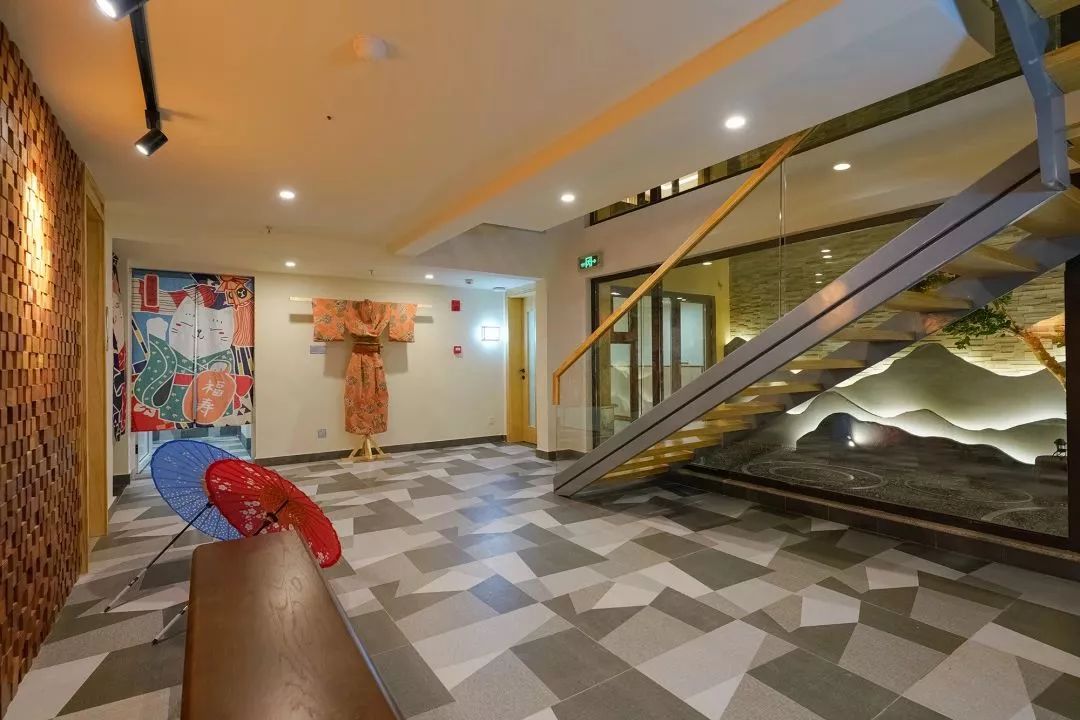 自驾游12个人住民宿,住200左右民宿3天1500左右