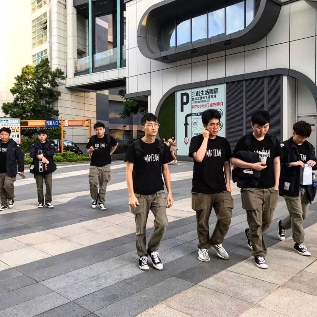 打游戏又赚钱又潮，别再拦你男友出去和其他PLMM开黑了