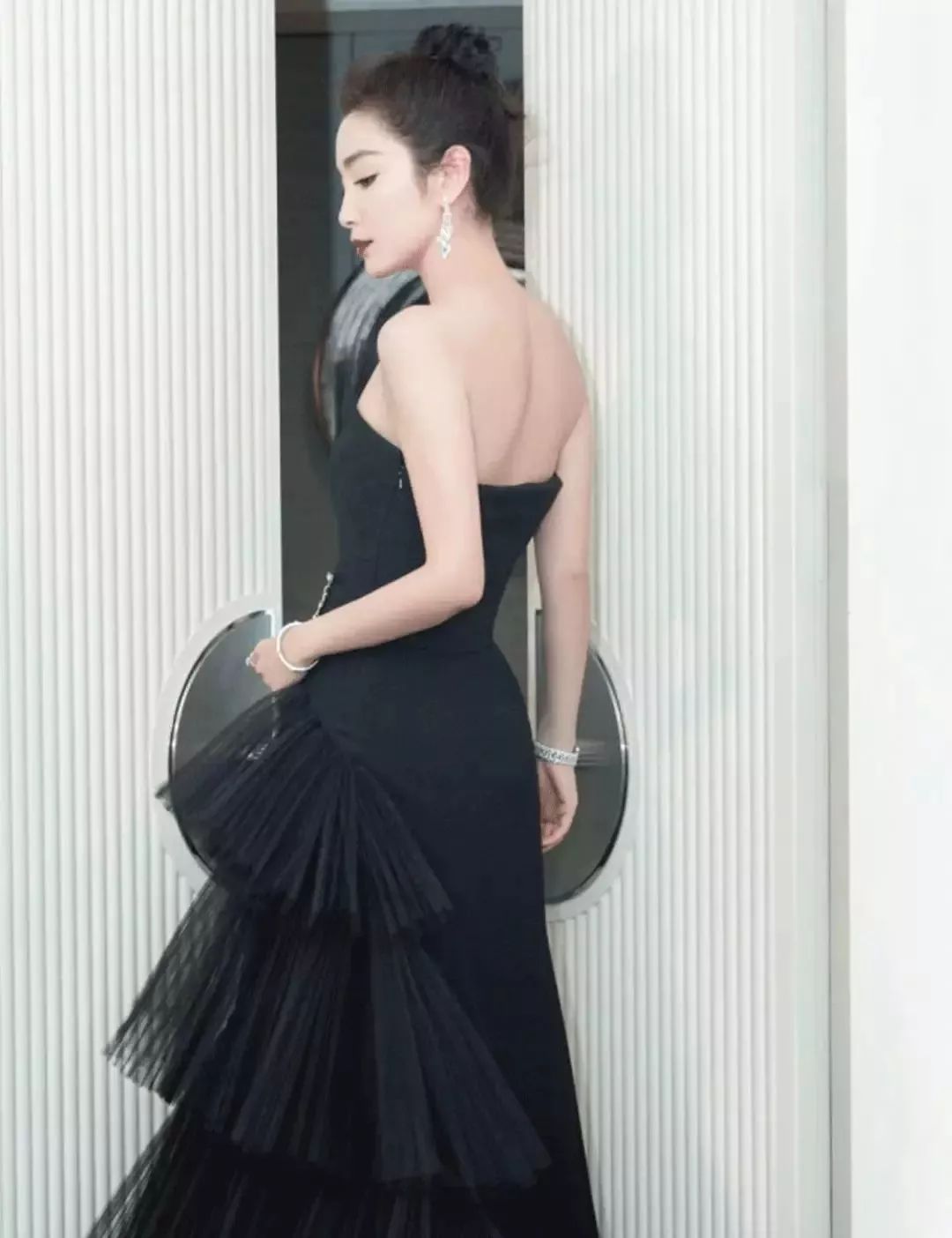 头大脸大适合什么发型短发,头小脸大适合什么发型男学生