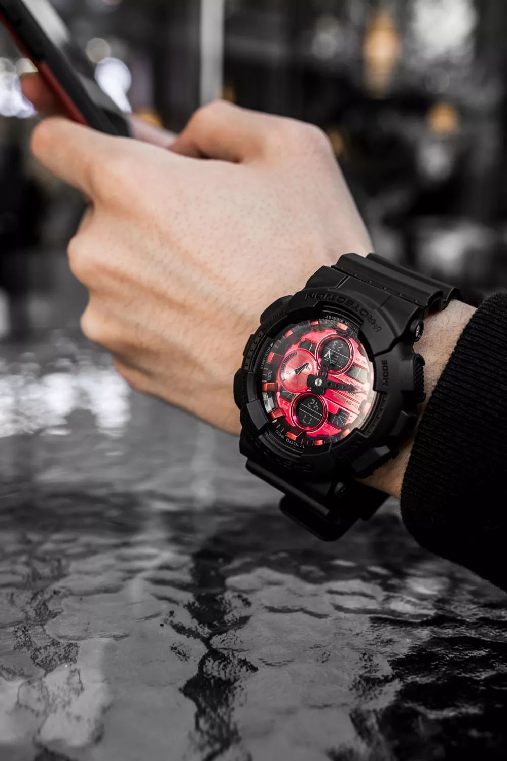 坐拥数千球鞋，满屋潮流玩具！他可能才是国内最潮的明星