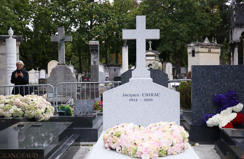 缅怀传奇：万圣节参观蒙帕纳斯公墓