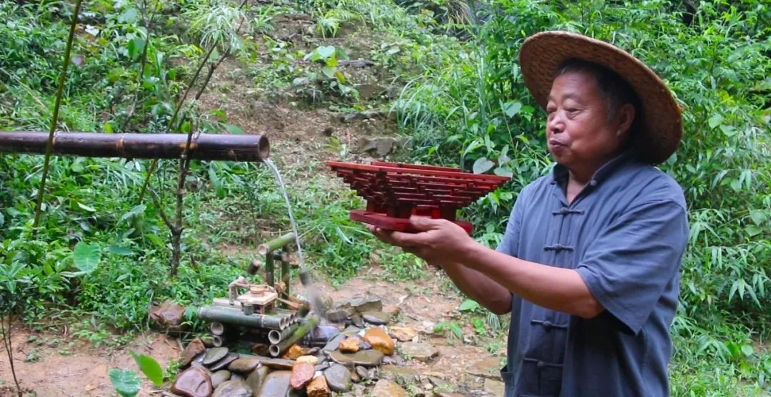 河南大爷做出2600年前的鲁班凳,山村老人制作鲁班凳惊艳国外