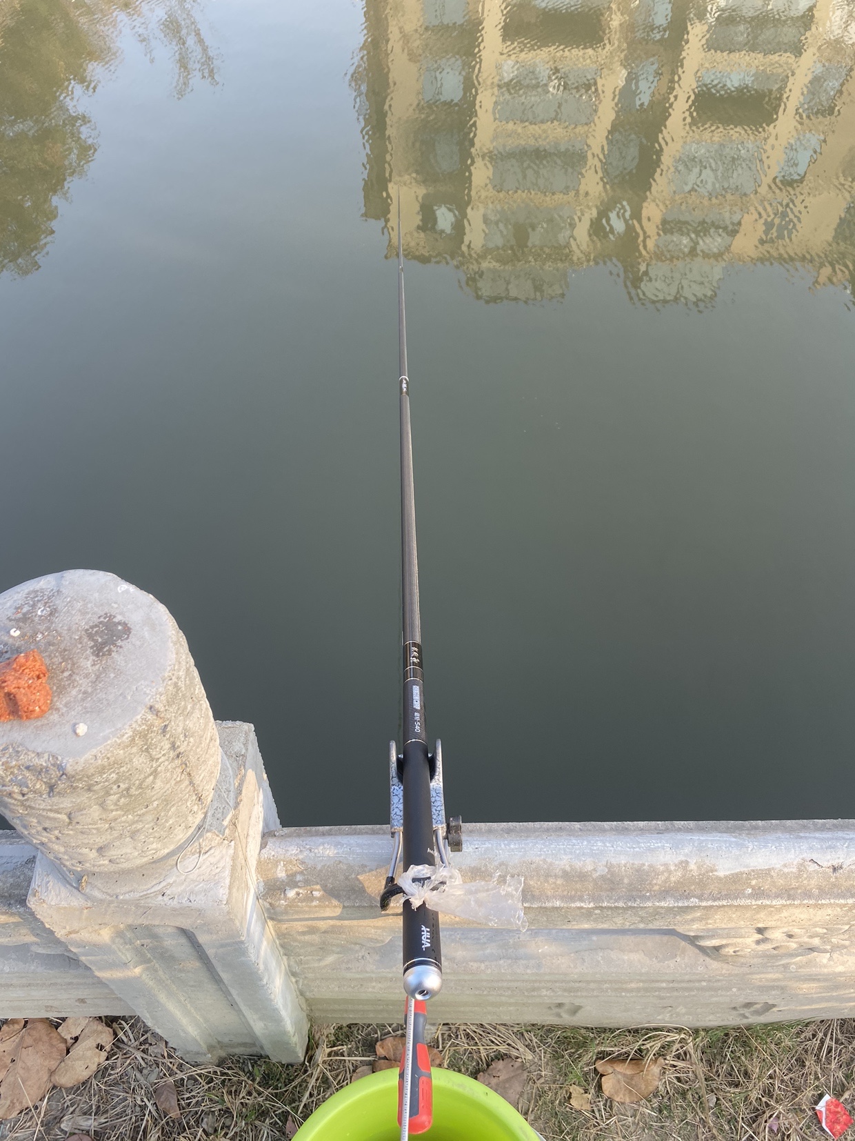 窝里鱼有泡但不开口怎么办,窝里有鱼没口什么原因