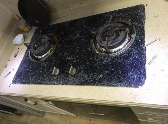 燃气灶玻璃面板炸裂吓坏消费者老板电器:先删微博才赔钱?