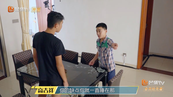 变形计沙漠少年完整视频,变形计谈足球少年