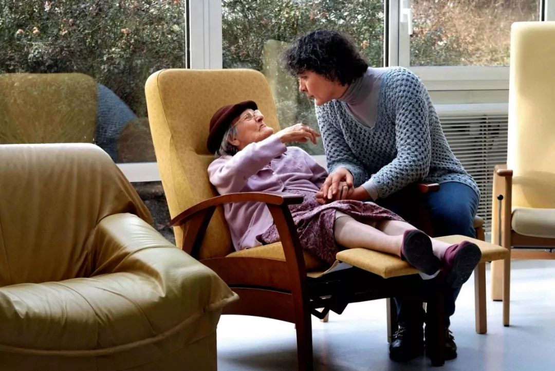 我们该怎么对待亲人的离别和病痛,如何看待疾病和死亡