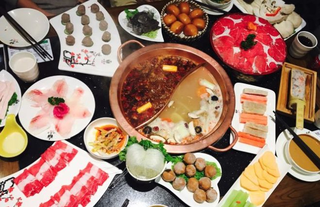 唉哟~~好凉快哟~~好大滴风哟~~~~呜呜喳喳的大风，吹的你们东倒西歪赶紧来点火锅续命