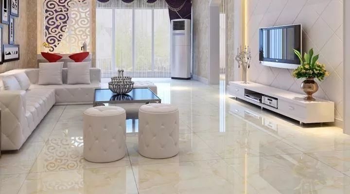 客厅瓷砖与卫生间瓷砖颜色相近,大瓷砖和小瓷砖铺客厅的优缺点