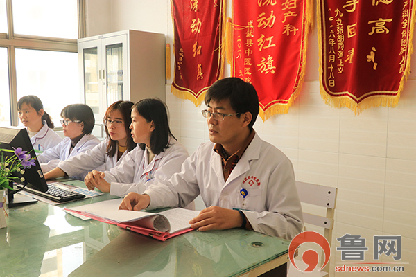 “扎根”妇产科的男医师成武县中医医院妇产科“送子观音”苗永中