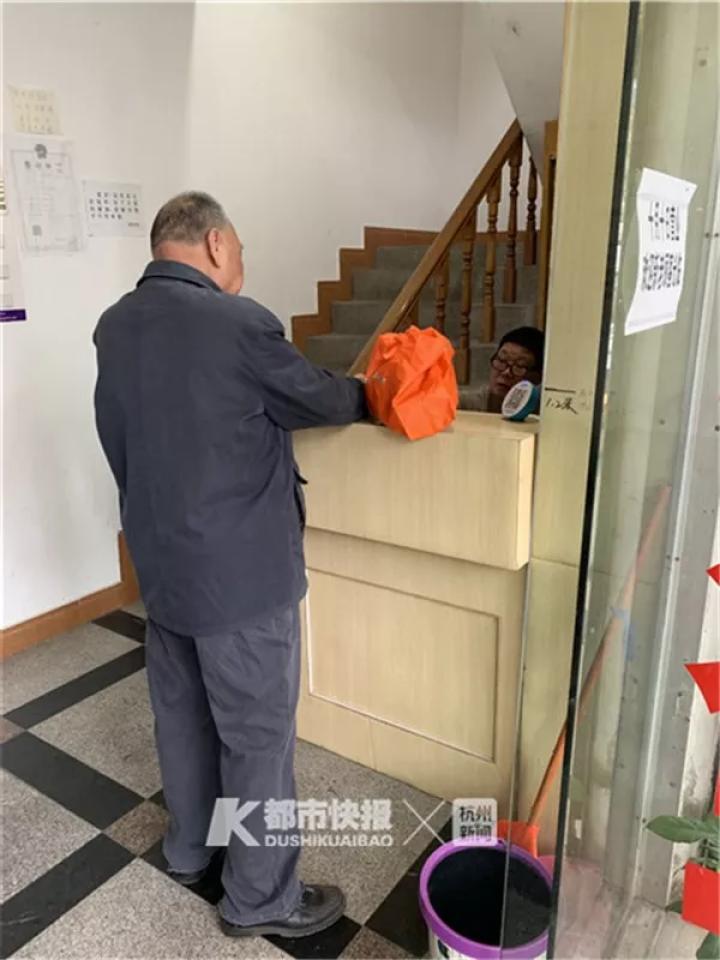 杭州八成平价大众澡堂都是镇江人开的!这家在国货路上守了21年的浴室,有点撑不下去了