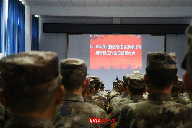 寒潮天气全副武装,强大寒潮来袭他们严阵以待