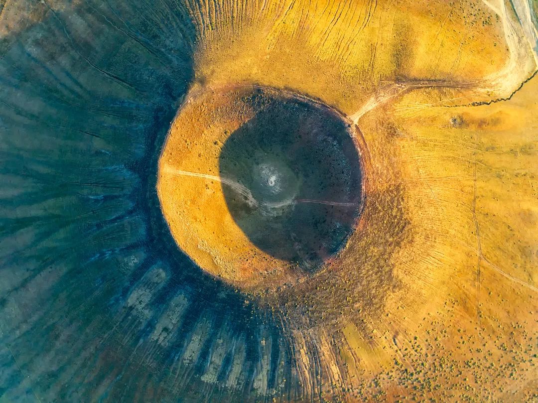 当镜头的高度上升，你将看到什么？