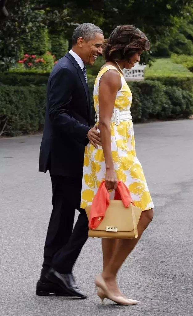 看中一个包包看了很久还是喜欢,看上了一款新款包包