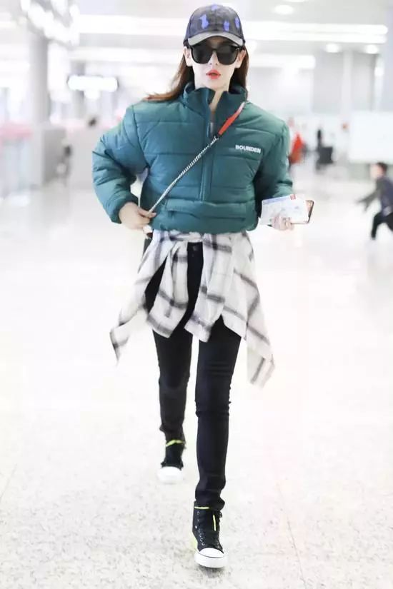 羽绒服4种穿搭技巧男,4种穿法红色大码羽绒服