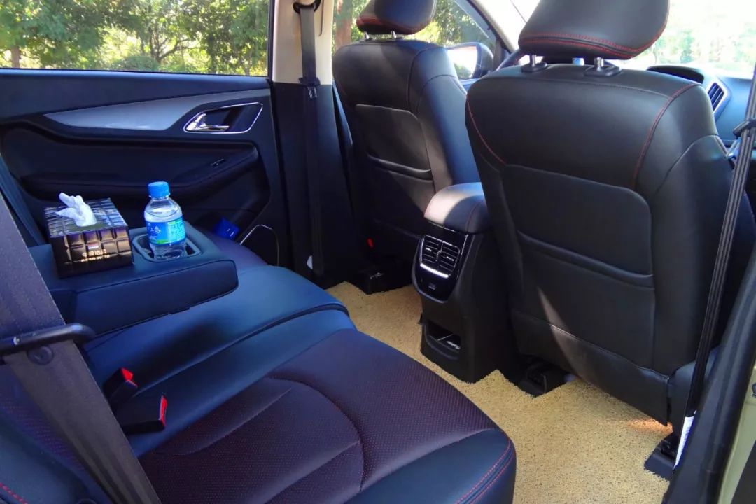 严重老化开裂，雨刮还不换？只会加玻璃水的7年老司机终于迎来换雨刮首秀！宝骏560女车主“*力暴**”安装的新雨刮，靠谱吗？