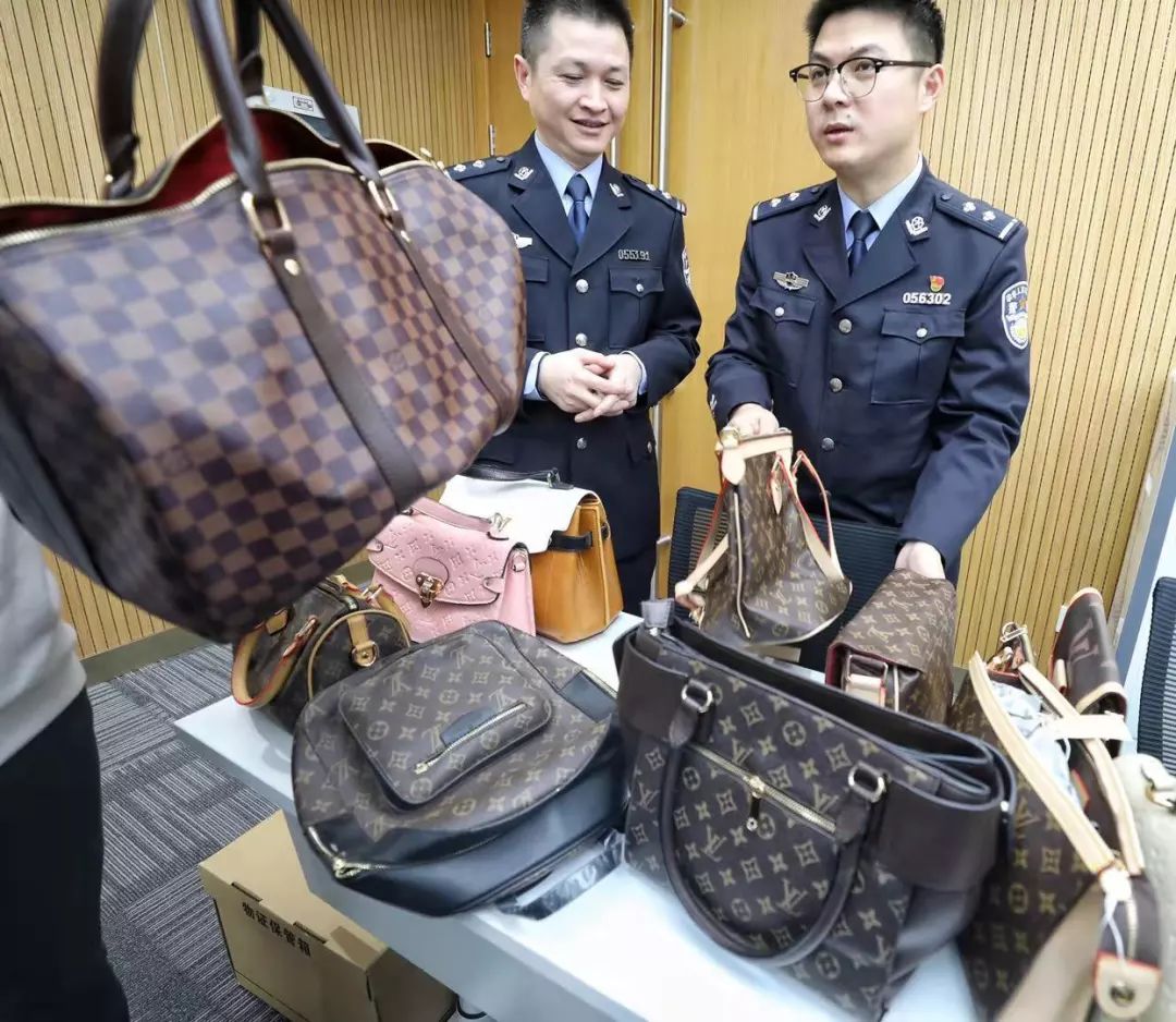 burberry围巾是什么档次,淘宝上1000多的burberry围巾