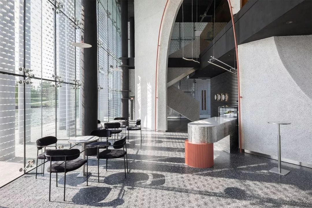 易烊千玺和王俊凯拍视频开盲盒,易烊千玺和王俊凯拆盲盒