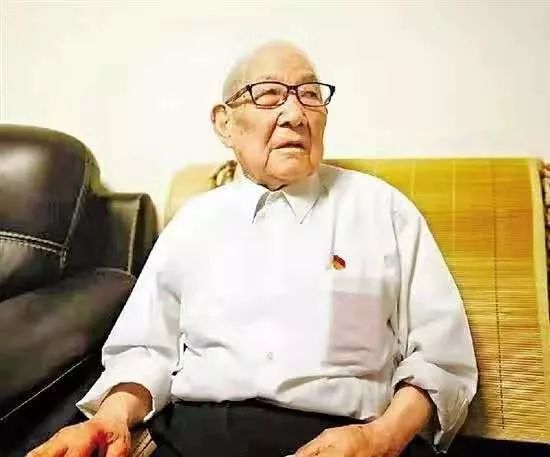 95岁抗战老兵最后的心愿令人泪目,92岁老兵回忆抗美援朝数次落泪