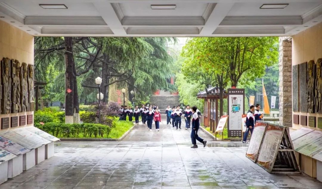 明德中学校园,明德学校美食