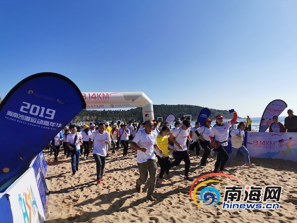 椰视频|冠军荣耀中国行走进万宁奥运双料冠军杨凌现身参与火炬传递