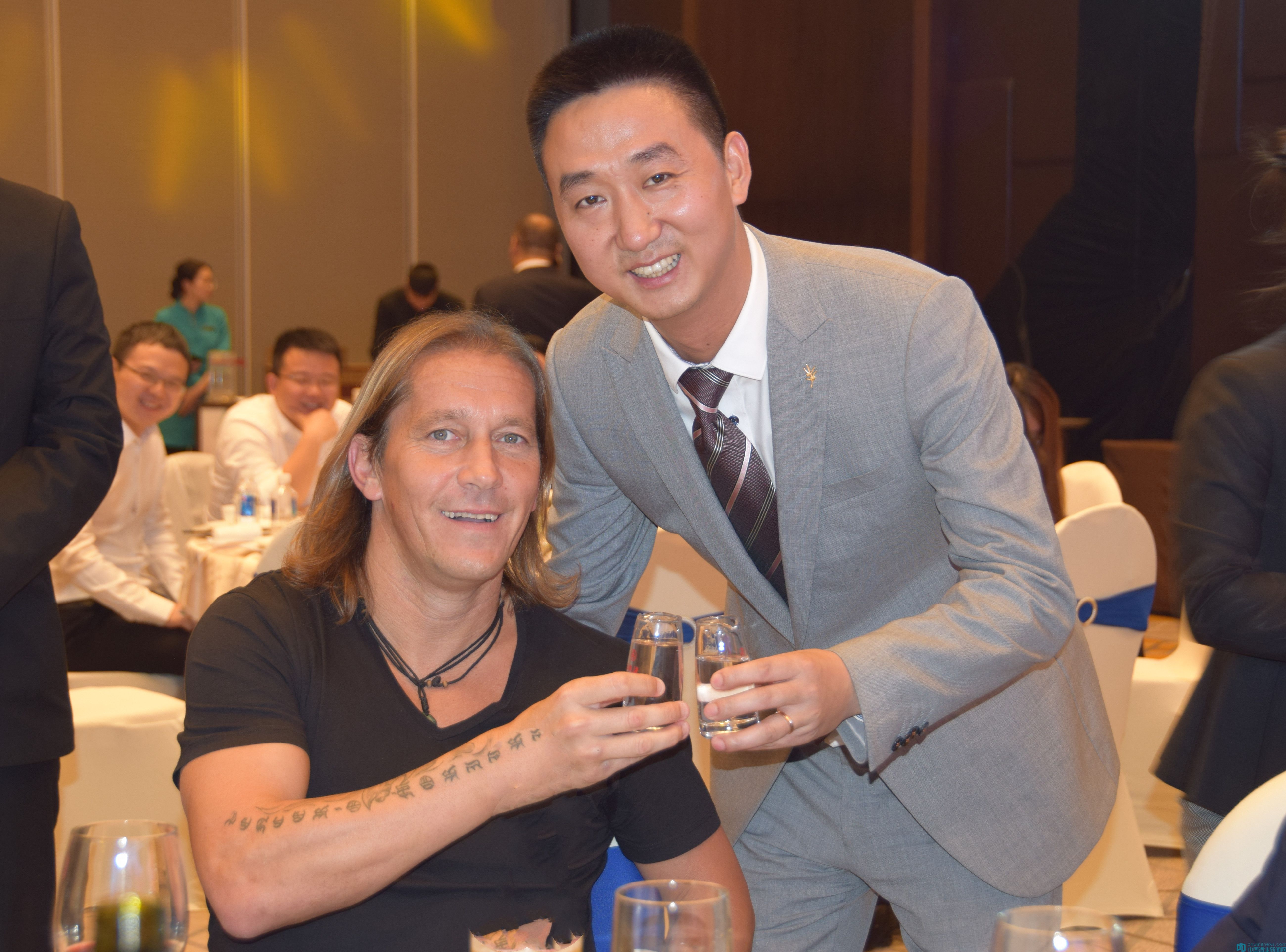 足球星城爱上五粮液