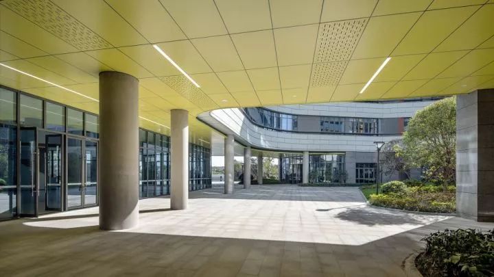 拒绝“千校一律”,浙大教院附中完成漂浮立体校园