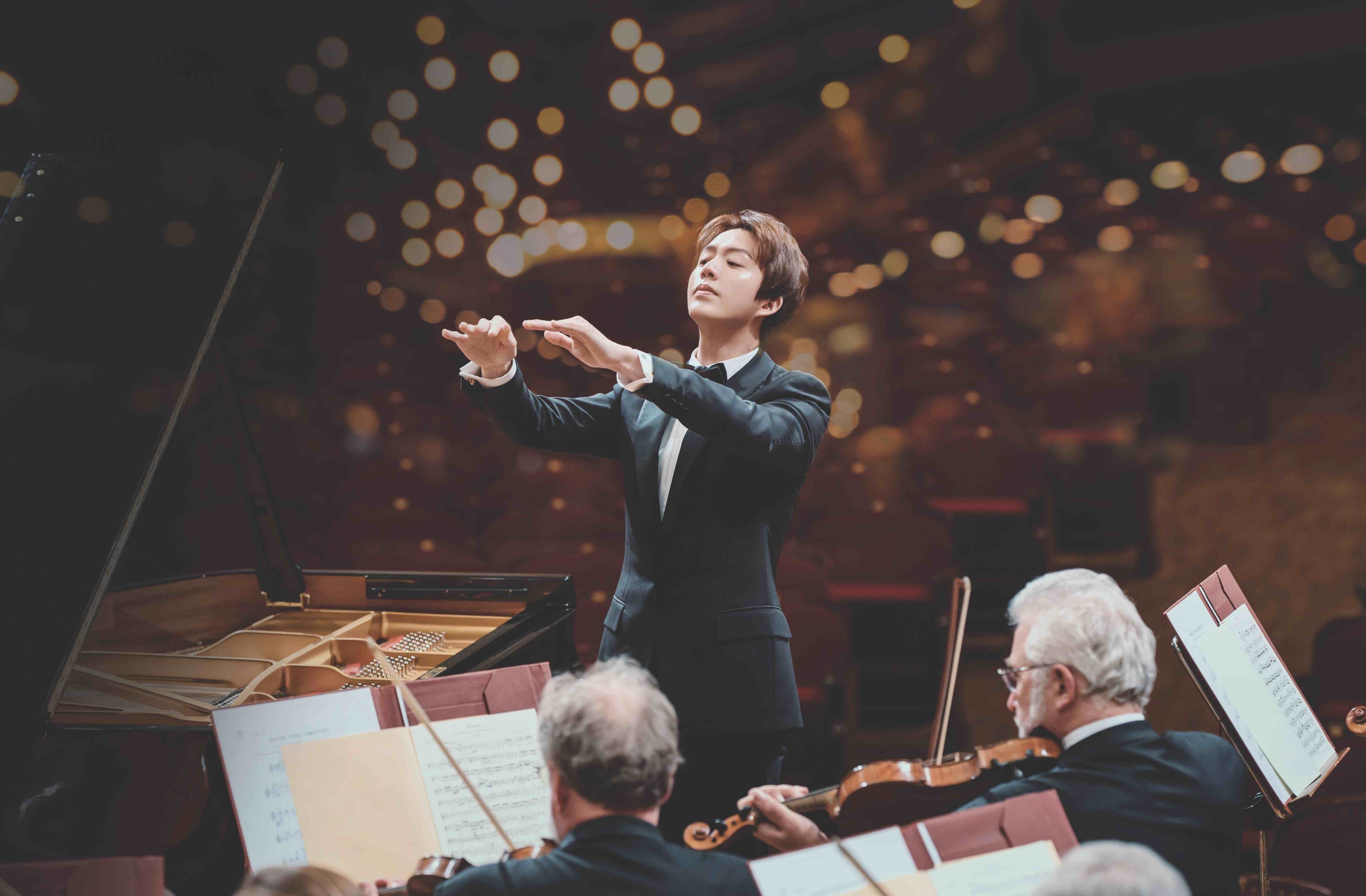 李云迪指挥肖邦第一与第二协奏曲,李云迪合作舞台