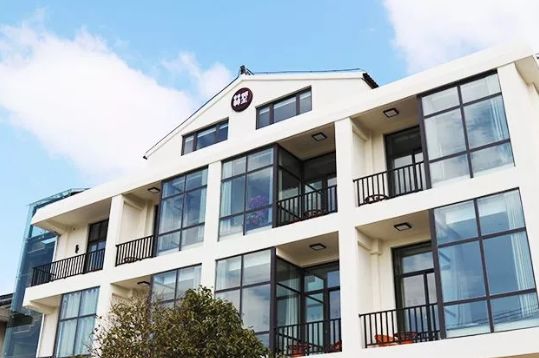 上海市崇明南来北往精品民宿,崇明恬园居民宿和风小木屋团购