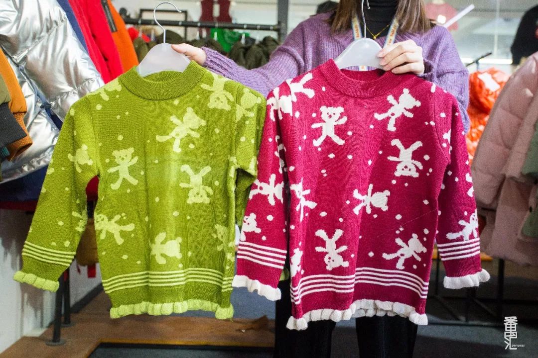 品牌羽绒服工厂99清仓,番禺南村羽绒服厂家清仓