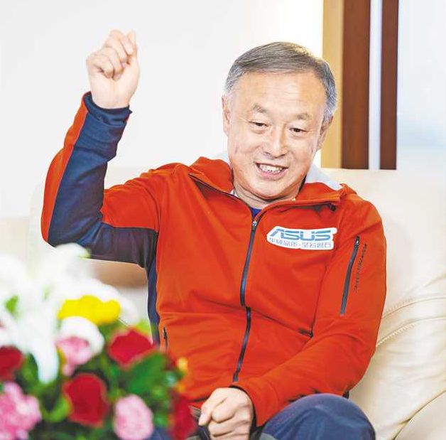 夏伯渝攀登者原型,热血攀登者原型夏伯渝来佛