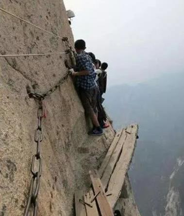 自古华山一条道出处,华山长空栈道是怎么修建的