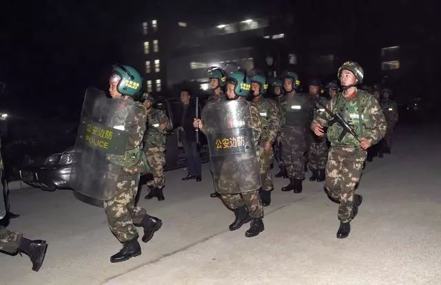 两吨跨国*私走**巨量*毒冰**陆丰甲子港现形记——广东省公安厅“11·24”专案侦办纪实