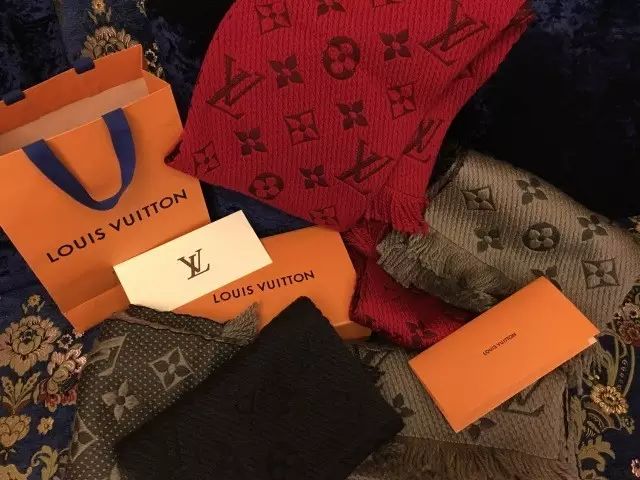 最新lv围巾真假鉴别方法,lv围巾真假辨别最快的方法