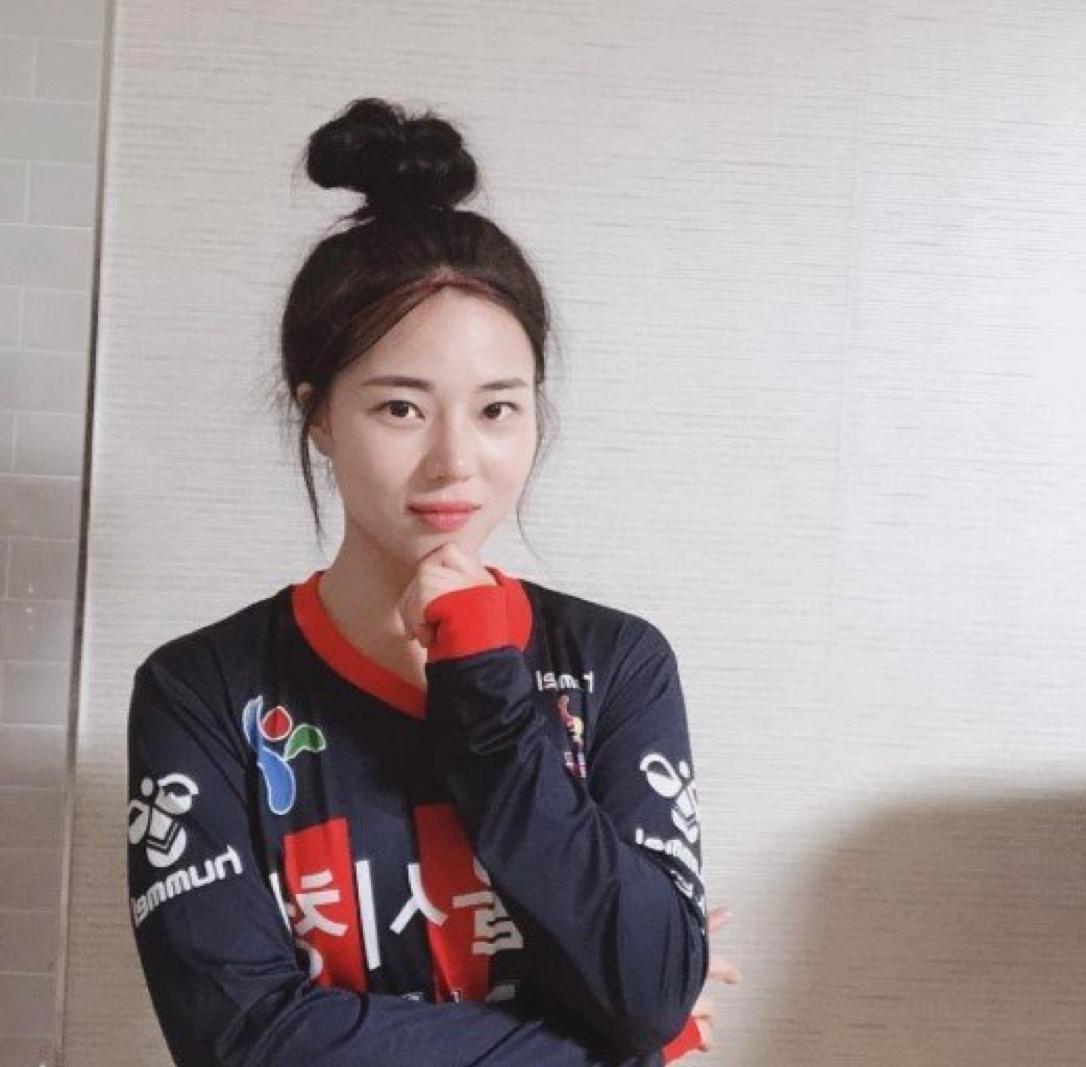 足球女神周秀珍撞脸秀智？她究竟是谁？