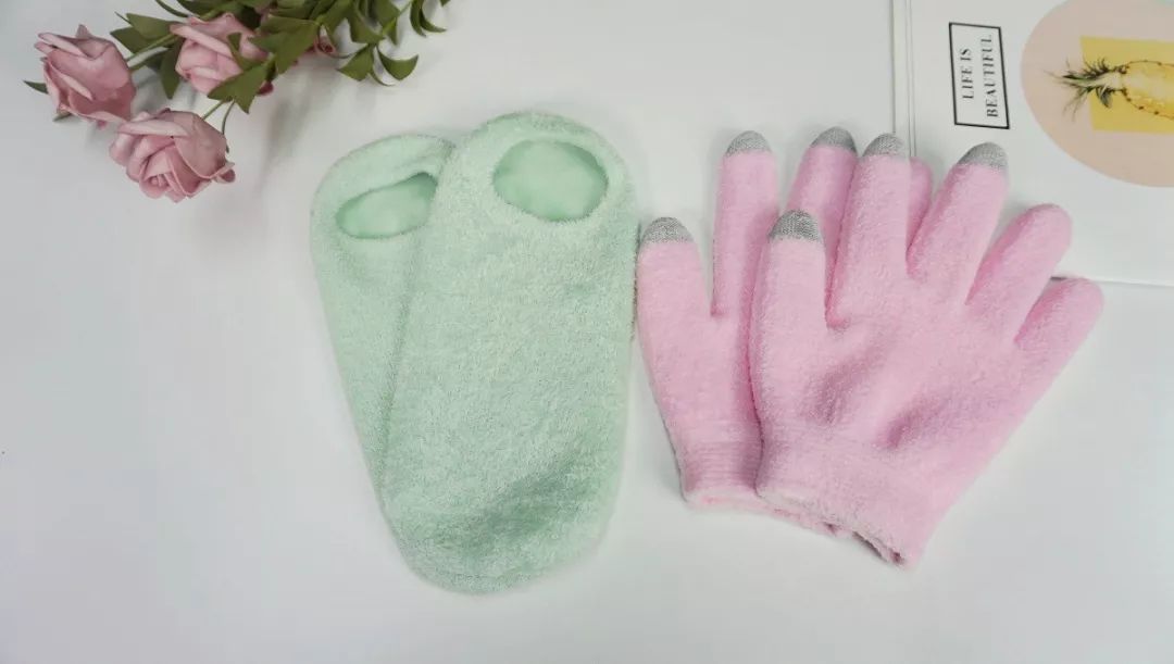 呵护手足|戴手套=精油SPA？还不耽误玩手机？30分钟急救手膜足膜，死皮老茧全消失，让你从头嫩到脚