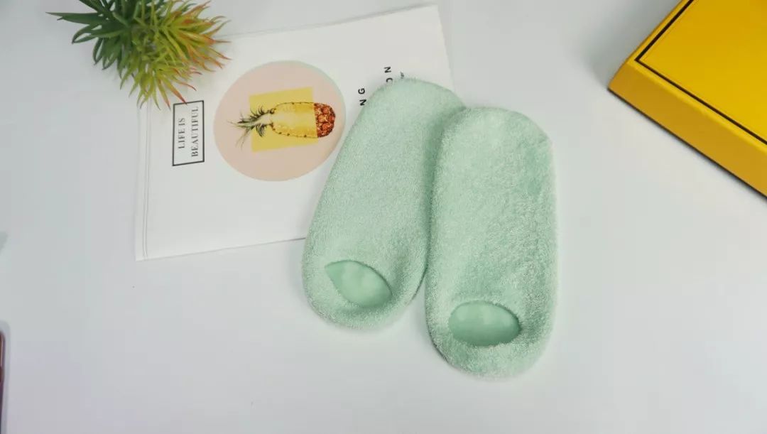呵护手足|戴手套=精油SPA？还不耽误玩手机？30分钟急救手膜足膜，死皮老茧全消失，让你从头嫩到脚