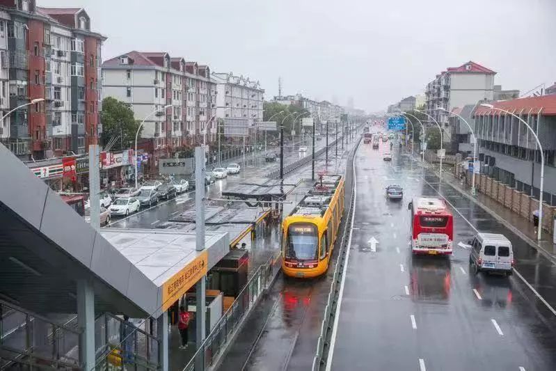 金山卫到车墩换乘松江有轨电车,上海公交13路新无轨电车上线运营