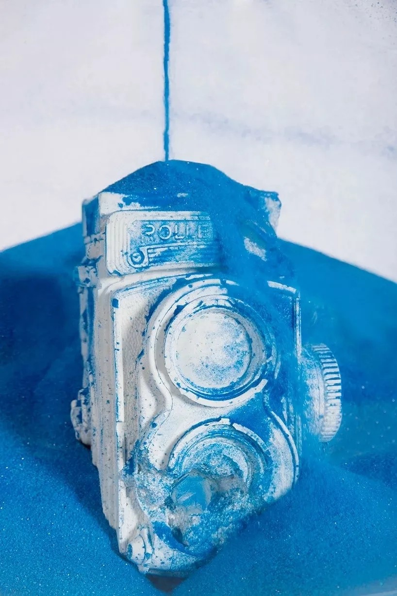 看他的“时间废墟”，世界观崩塌