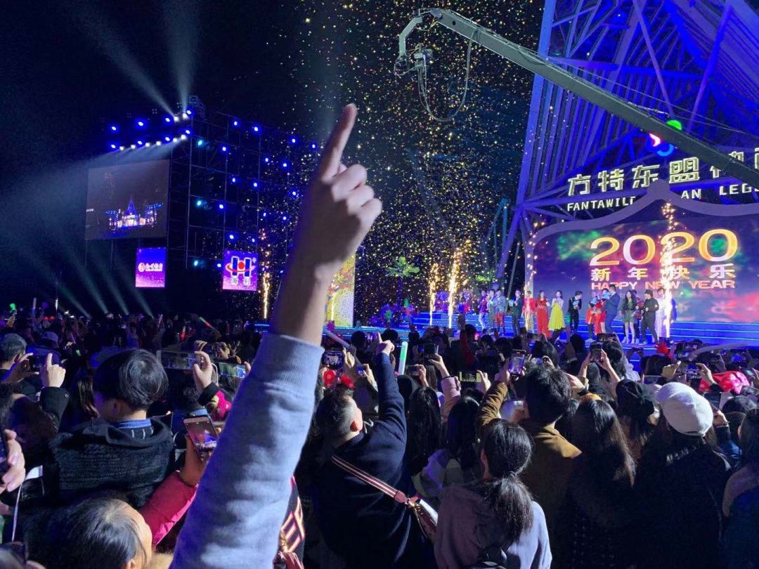 南宁无人机最新消息,广西南宁1000架无人机矩阵光影秀