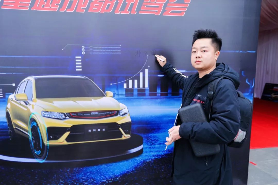 左手丰田右手大众,只花了不到5w成为人生赢家!这辆二手的朗行配置不输自家的卡罗拉!车主赚到了