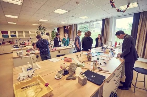 赵文卓子女学费,赵文卓女儿上最贵的学校