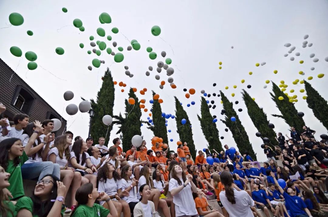 赵文卓女儿在英国上的高中,赵文卓女儿上的是职业学校吗