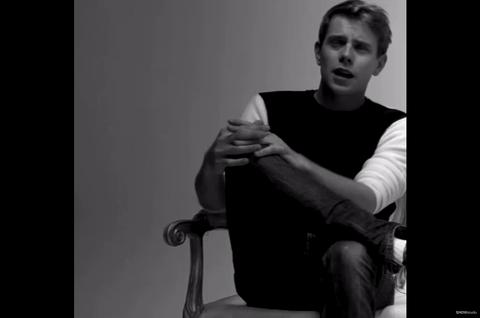 帮McQueen直播、给英女王拍照、被RafSimons致敬——这间工作室真传奇