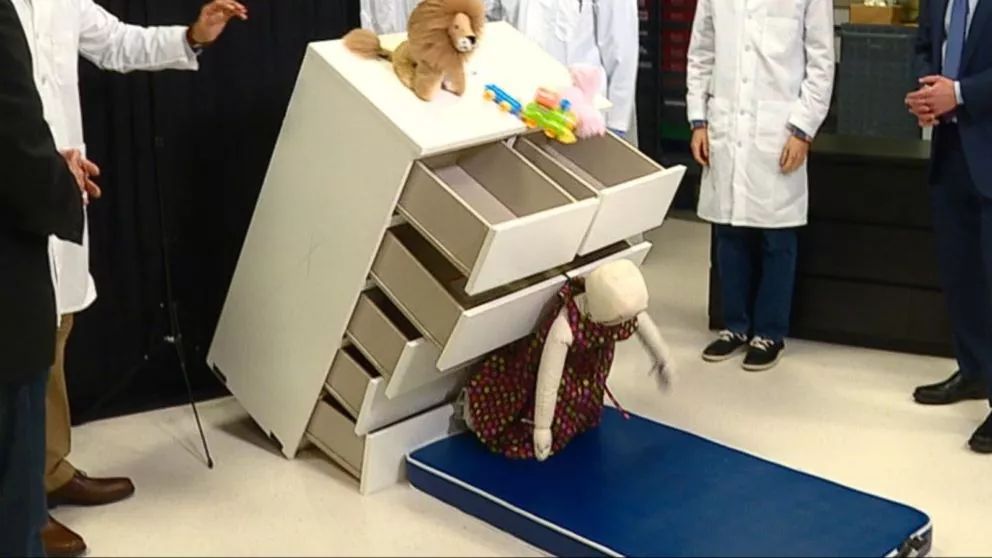 宜家抽屉压死男童赔偿4600万美元,宜家死亡抽屉柜压死男童