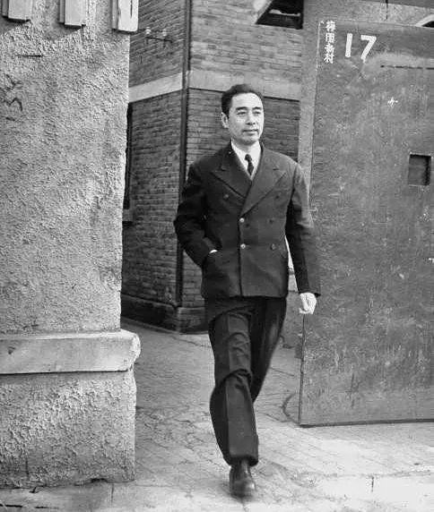 为政｜优秀领导者的基本素质——读周恩来《怎样做一个好的领导者》