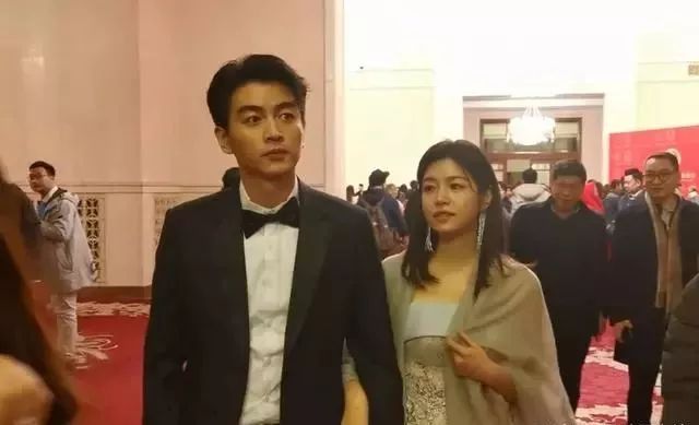 旧情再提，冷眼相对，娱乐圈小甜甜又双叒被曝婚变？